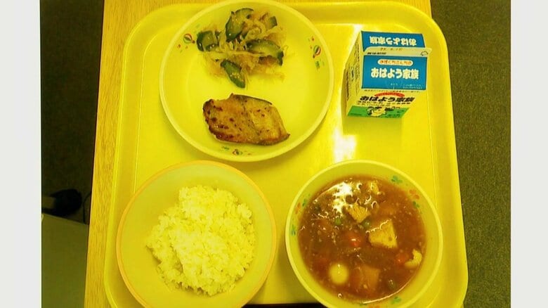 「フクラギの梅みそ焼き」を含む給食