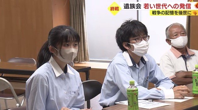 浜松市立高校 放送部・武田泰智さん と 牧田結奈さん（左端）