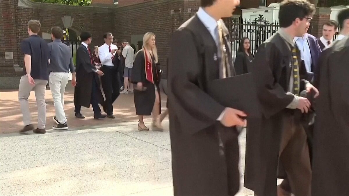 トランプ政権が留学ビザを原則4年に制限へ 学生団体は反発