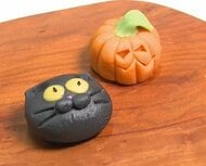 ハロウィーンをモチーフにカボチャと黒猫の和菓子　老舗が今月末まで限定で販売　広島