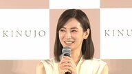 真っ白なワンピース姿で登場…2児の母・北川景子さん「家族への思い」明かす