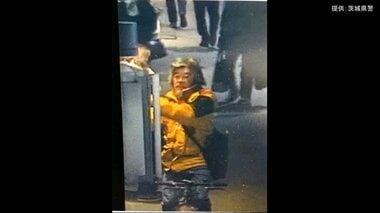 黄色ダウンジャケット姿に自転車で逃走…JR水戸駅前“通り魔”男の画像公開　60歳くらい…