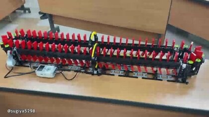 縁起が良い？倒れても起き上がる「無限ドミノ」が話題　レゴ1500ピース使い阪大生が制作　小気味良い音も魅力