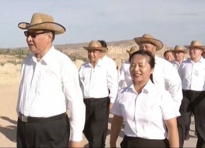 新疆ウイグル自治区に世界初の「砂漠環状鉄道」が完成　経済振興の陰にある“イスラム教の中国化”