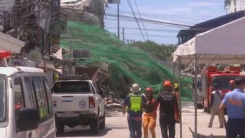 マニラ近郊で建設中の9階建てビル倒壊　がれきの中に作業員多数か　日本人巻き込まれたとの情報なし