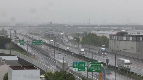 警報級大雨で交通への影響　新東名高速と小田原厚木道路の一部区間などで正午から通行止め　JAL・ANAで合わせて6便欠航