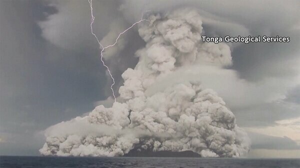 大噴火の火山灰 3000km離れたオーストラリアに到達　トンガ状況なお分からず