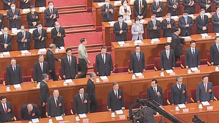 ほぼ全員マスク姿だが最高幹部らはマスク着用していない