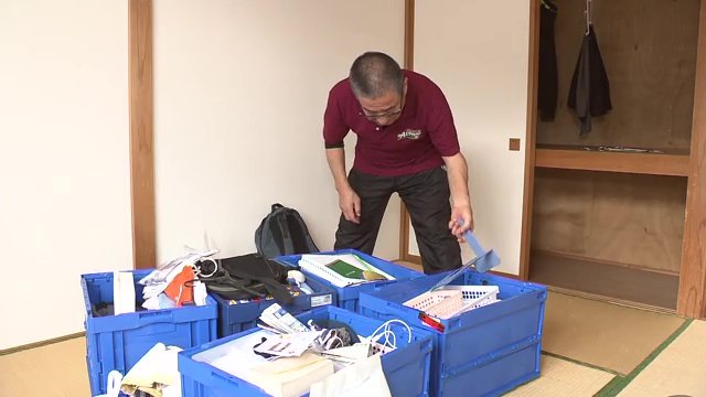 2026年3月　移住先の南会津町で荷解きをする蒲池さん