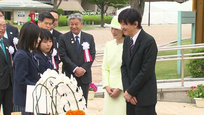 全国「みどりの愛護」のつどいに参加されるご夫妻(5月18日)