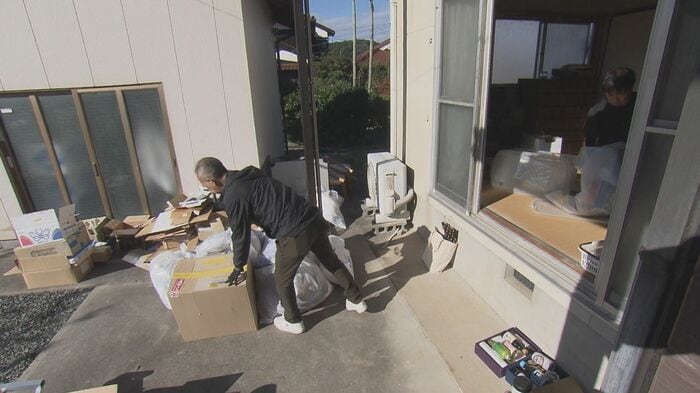 朝から作業を始めるスタッフ