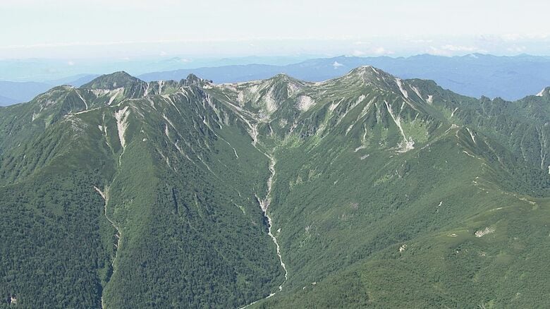 下山中に「ガレ場」で足滑らし転倒　東京・三鷹市の女性（58）が大けが　中央アルプス木曽駒ケ岳　2人パーティーで日帰り予定　救助隊員に背負われて下山｜FNNプライムオンライン