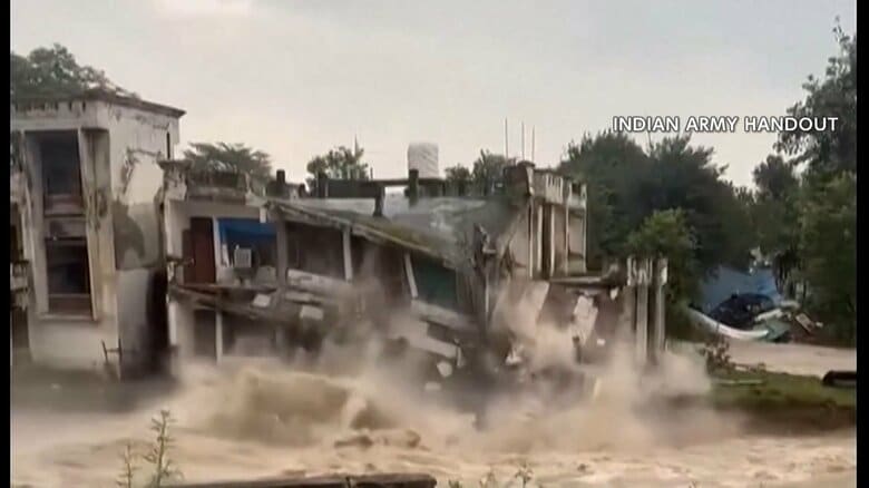 「こんなひどい洪水は初めて」ヒンズー教の巡礼ルートで大規模な地滑りが発生し41人死亡　インドやパキスタンで記録的な雨が降り続き各地で大きな被害｜FNNプライムオンライン