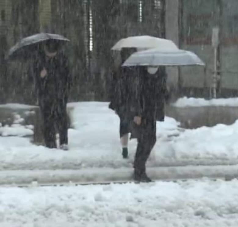 強い寒気流入で近畿は再び大雪に　今夜から雪が強まり25日は警報級のおそれ　交通障害や積雪・凍結による影響に注意｜FNNプライムオンライン