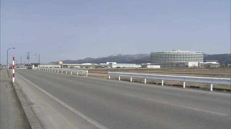 軽乗用車がガードレールに衝突し68歳男性死亡　同乗の61歳男性は胸を打つけが　秋田・横手市｜FNNプライムオンライン