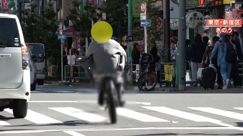 中央線をはみ出して、前の車を追い越し