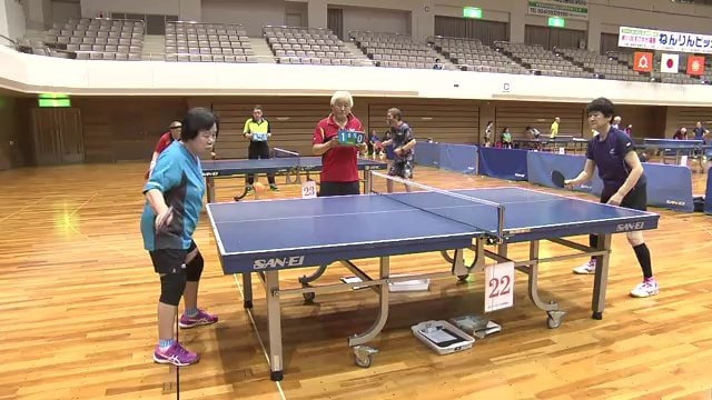 はつらつとしたプレーを見せるシニア世代