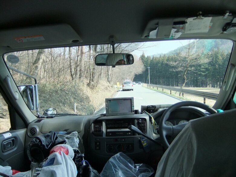 取材クルーを乗せた車は国道459号線を走り、原発近くへ