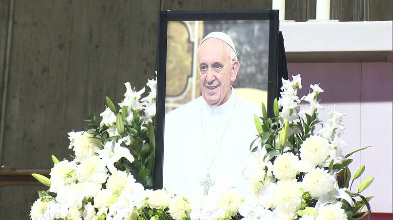ローマ教皇フランシスコの遺影