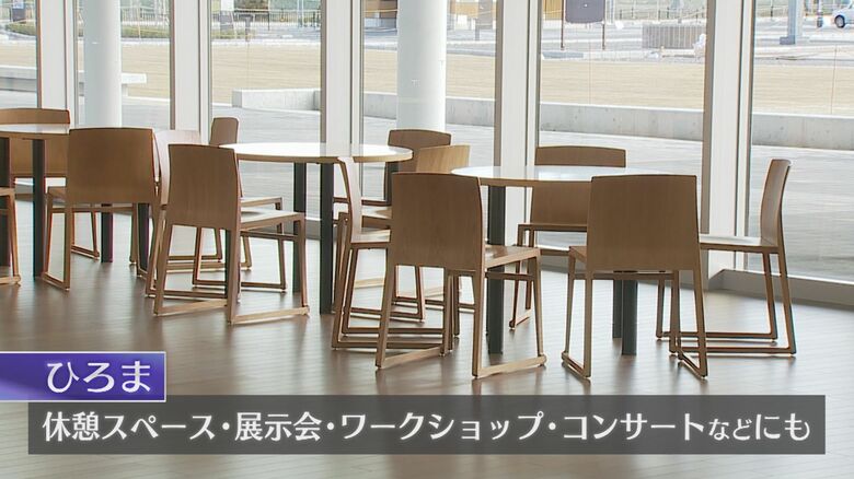 館内のようす　木の温かみが感じられるスペースに