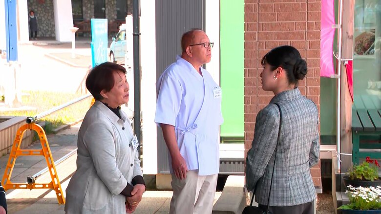 石川・志賀町「道の駅とぎ海街道」で仮設店舗を視察される愛子さま　訪問2日目