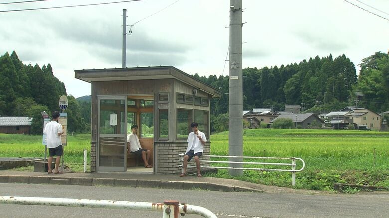 記者が3人1役で撮影