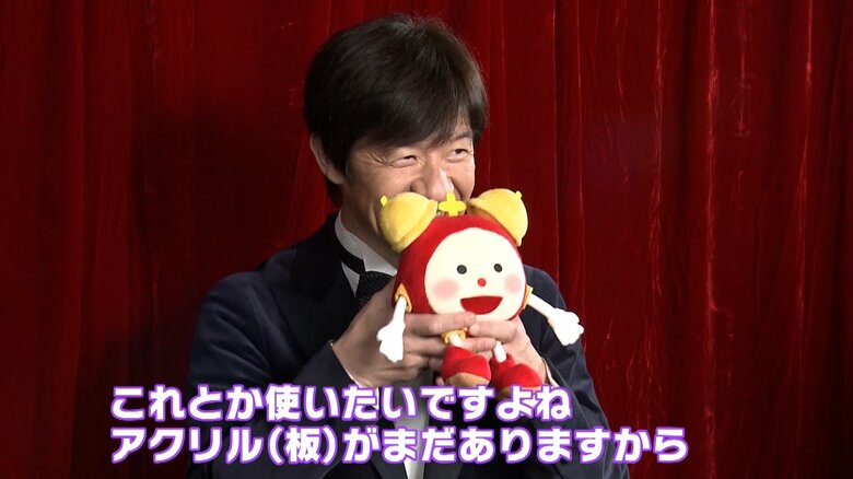 斎藤司さんを見守る内村光良さん