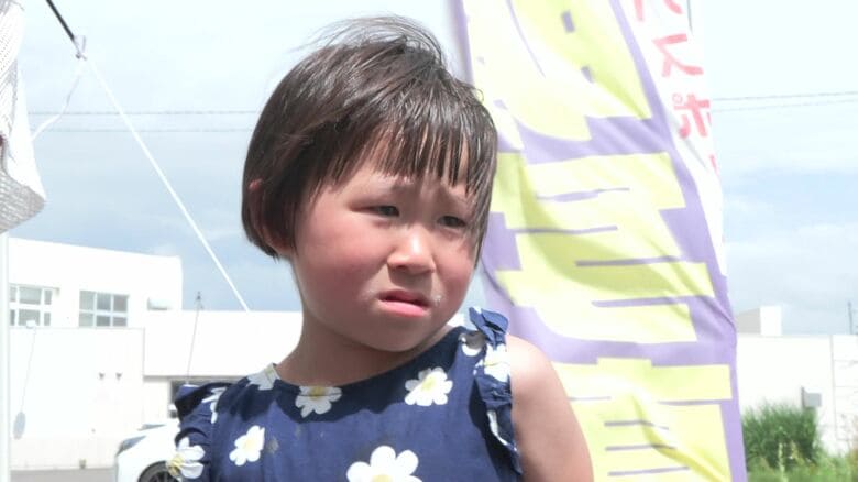 お化け屋敷を出た子ども