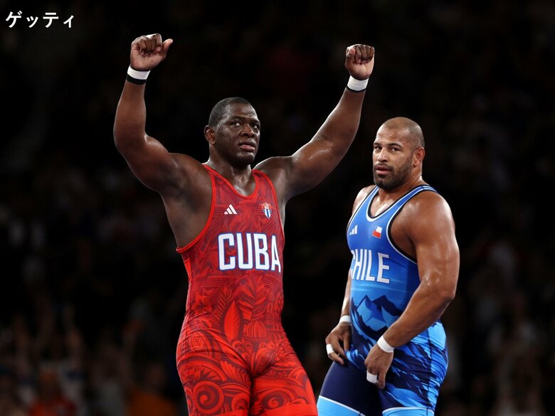 左：5連覇を達成したキューバのミハイン・ロペス ヌニェス選手