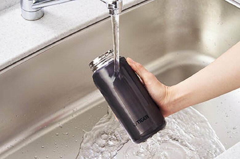 飲み口も外せて、本体丸洗い可能。お手入れも簡単