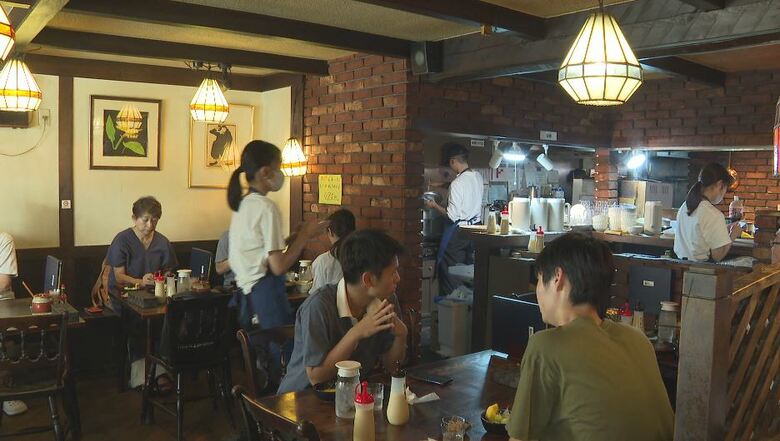 にぎわう店内（18日）