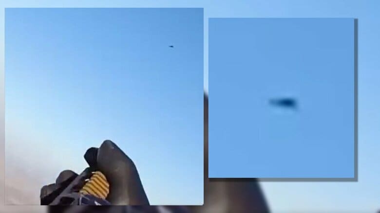  後部座席窓を開いて銃を構えロシアの自爆ドローンに狙いをつける様子（ウクライナ第11陸軍航空旅団　公式Facebookより）