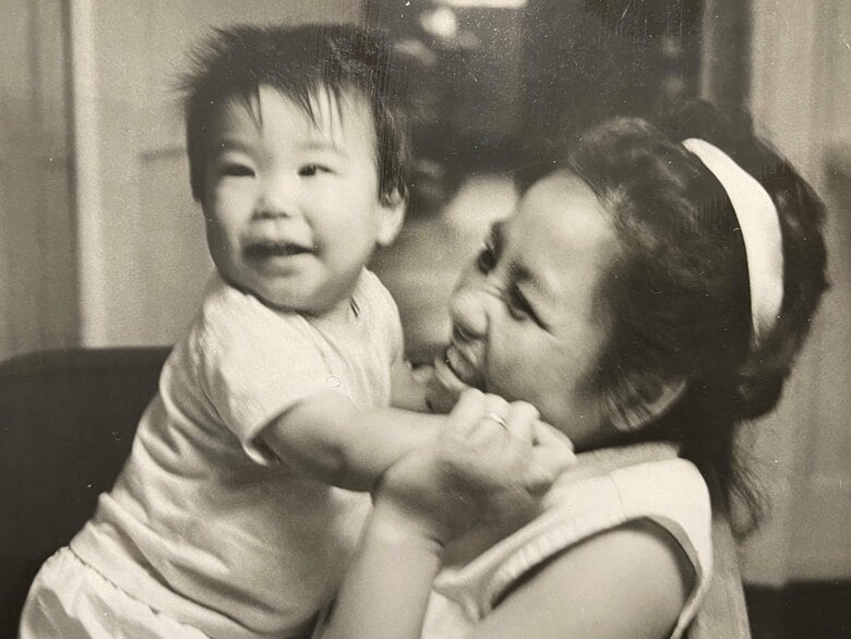 「息子を初めて抱きしめたとき。この子は絶対に戦争に行かせないと強く誓った」と話した恵子さん