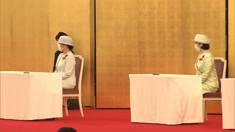 ナイチンゲール記章授与式に出席された皇后さまと紀子さま（今年8月）