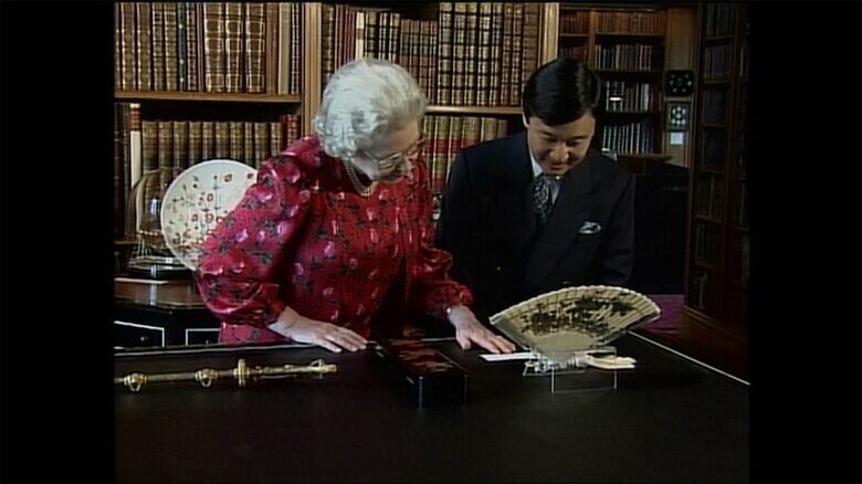 2001年、イギリスを訪問し、エリザベス女王と面会された天皇陛下