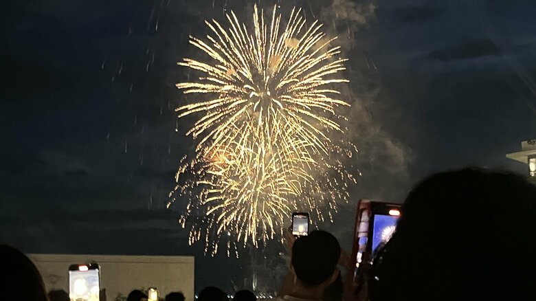 最後は長崎港に花火が打ち上げられた