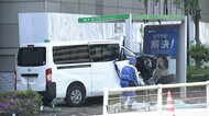 渋谷でバス停にワゴン車突っ込む　運転していた50代男性が死亡　近くを歩いていた80代男性が巻き込まれケガ