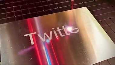 「機械を存分に無駄使いした技」を披露…Twitter開設1ヵ月でバズった“町工場の底力”