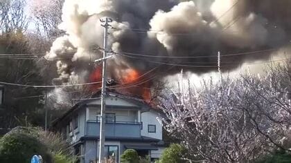 住宅1棟全焼　男性を病院搬送　複数の住宅に延焼　岩手県盛岡市