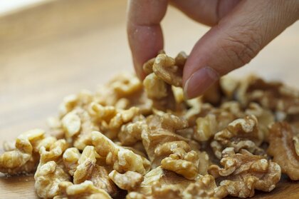 “クルミ”アレルギーが約10年で10倍超の急増…「木の実類」が「小麦」抜き、原因の3位になった理由を専門医に聞いた