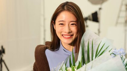 石原さとみ 家での定位置はソファ前の“床”「ながら家事」も得意！ 白くまくんと初共演でほっこり