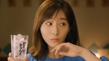 田中みな実　お酒を飲んだ“いたずらっぽい表情”に視線がくぎ付け…梅沢富美男のブリブリな自身のものまねに「かわいい」