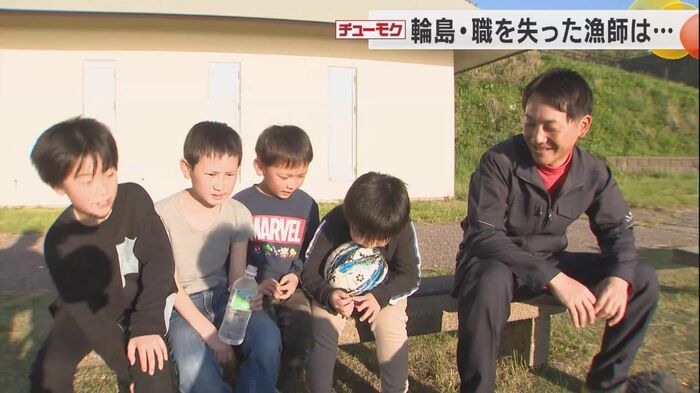 子どもと遊ぶ梅本さん
