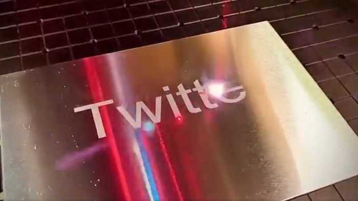 「機械を存分に無駄使いした技」を披露…Twitter開設1ヵ月でバズった“町工場の底力”