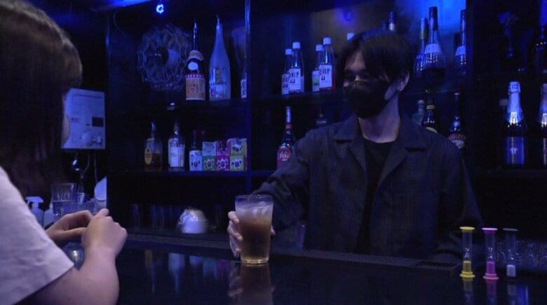 “ホストの安い版”「メンコンカフェ」の現実　“推し”に多額つぎ込む少女たち…「ママ活」で稼ぐ14歳も｜FNNプライムオンライン