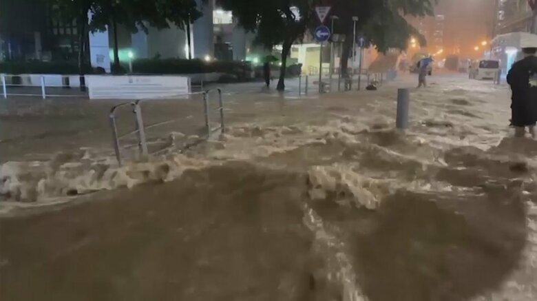香港“観測史上最大の大雨”110人が負傷…道路は濁流に　地下鉄ホームが水没するなど被害相次ぐ｜FNNプライムオンライン