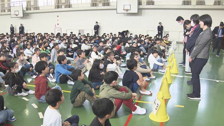 クラス担任の発表に子供たち沸く…名古屋市立の小学校で始業式 校長「失敗すら楽しむ心を持ってほしい」｜FNNプライムオンライン
