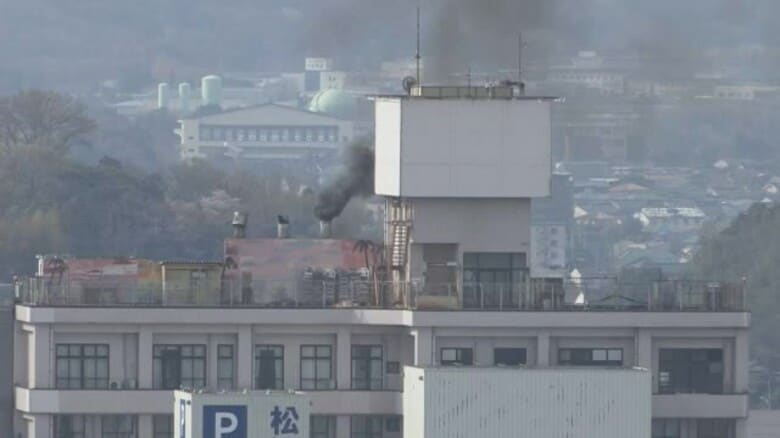 【速報】JR松江駅近くで建物火災の通報　煙突から黒煙のぼり消防や警察など出動（島根）｜FNNプライムオンライン