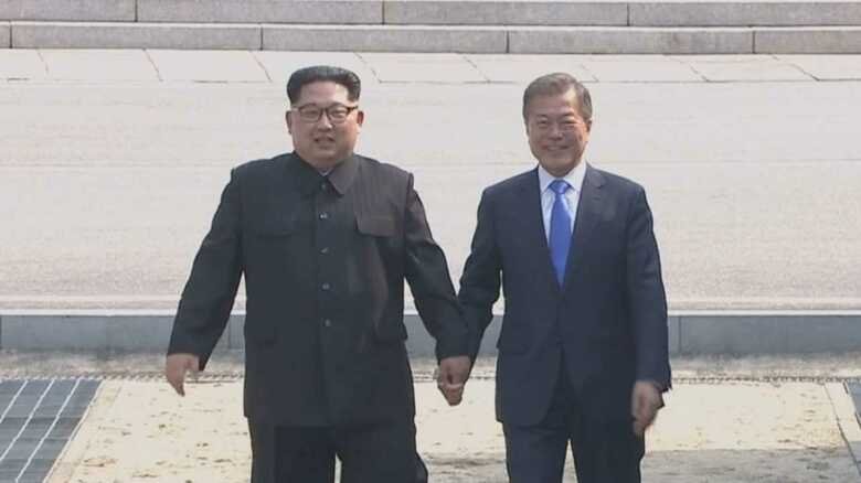 【速報】「文在寅氏のネクタイの色は統一旗と同じ」北朝鮮専門家が見た2人の握手の意味｜FNNプライムオンライン