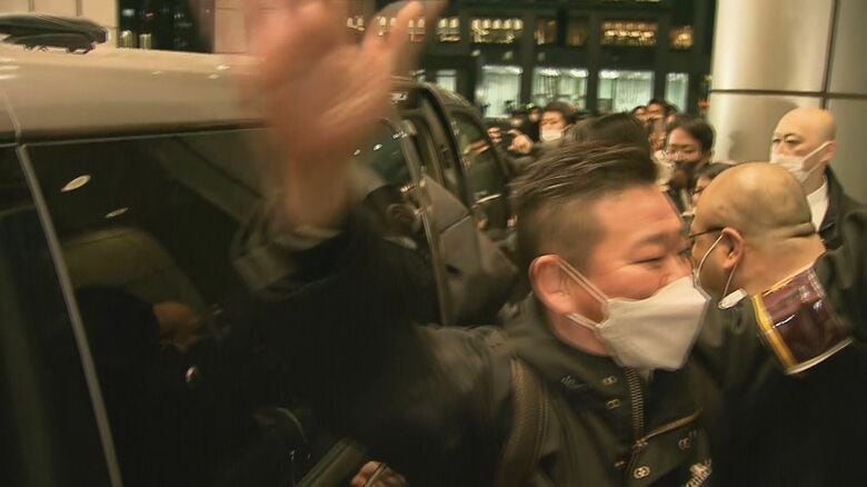 移送の際、駅は大混乱となった